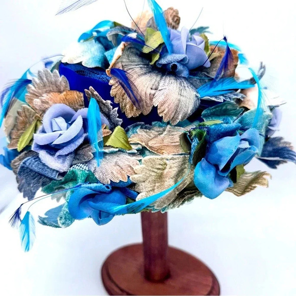 Adam, Meldrum and Anderson Vintage Woman’s Hat Blue Flowers and Feathers - Picture 6 of 12